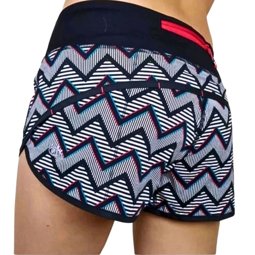 RARE Lululemon SeaWheeze Special Edition Speed Shorts 3D Chevron Multi SZ 6 EUC